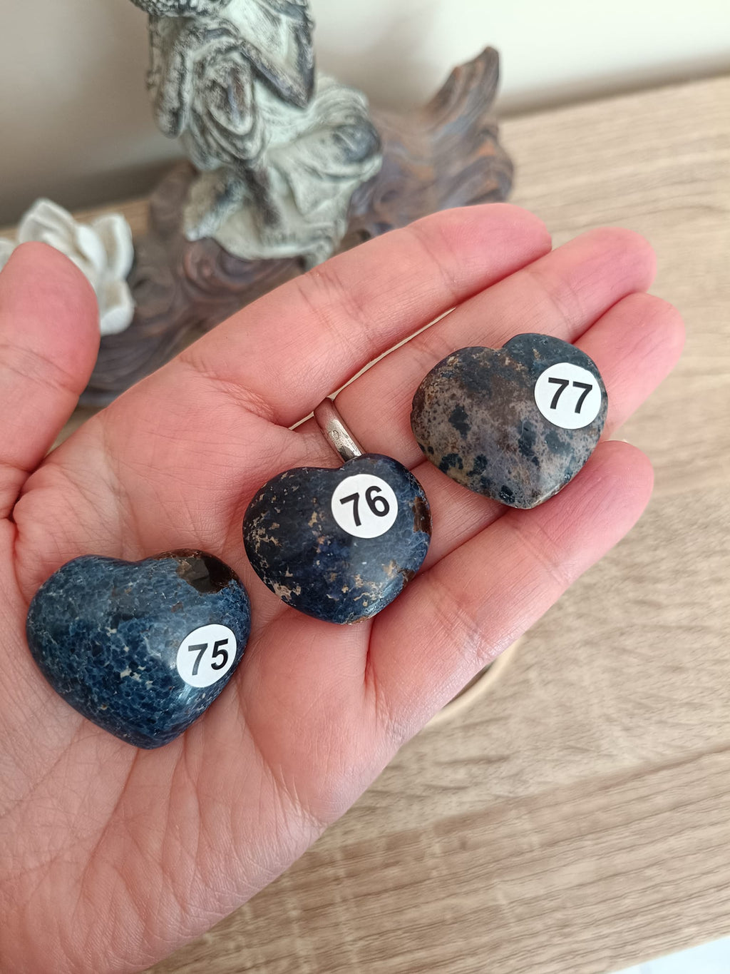 Petits cœurs en Dumortiérite