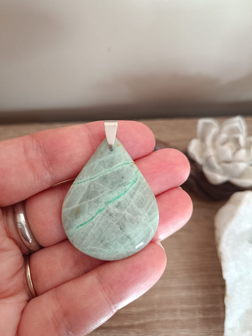Pendentif en Garniérite (Pierre de lune verte)