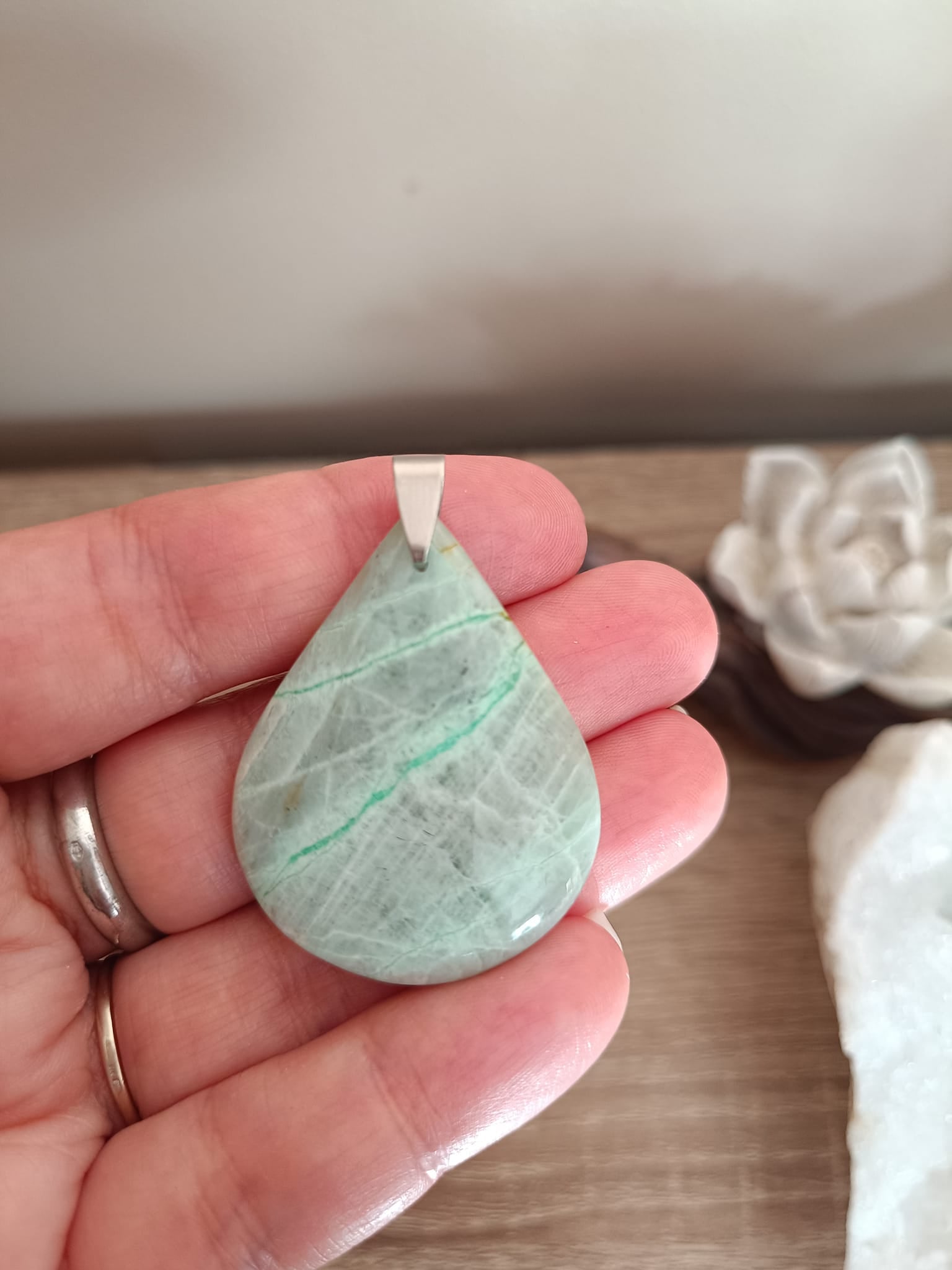 Pendentif en Garniérite (Pierre de lune verte)