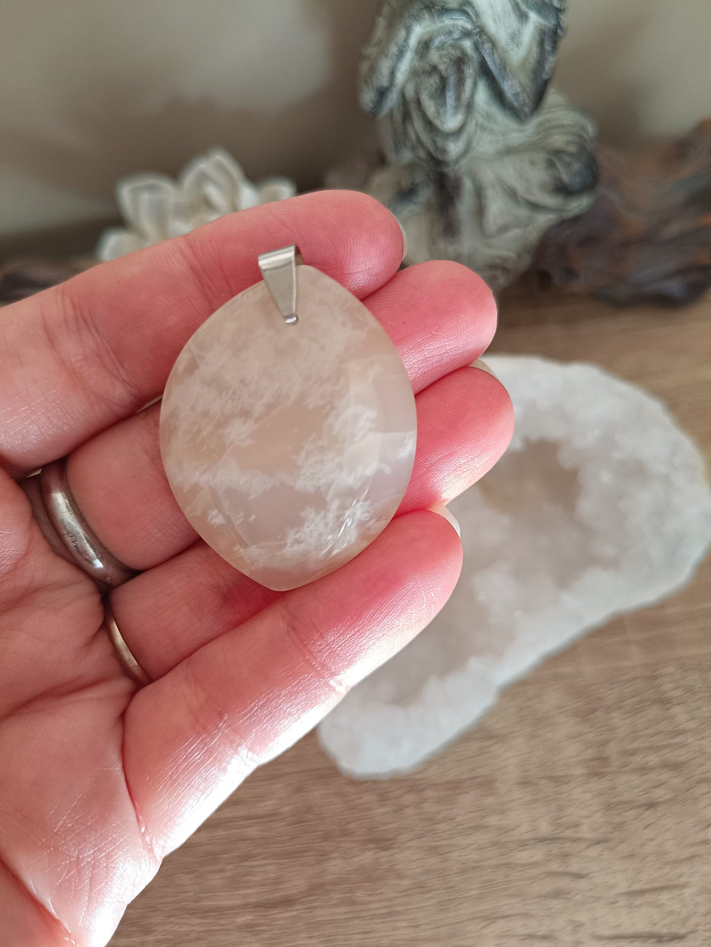 Pendentif en Pierre de lune beige