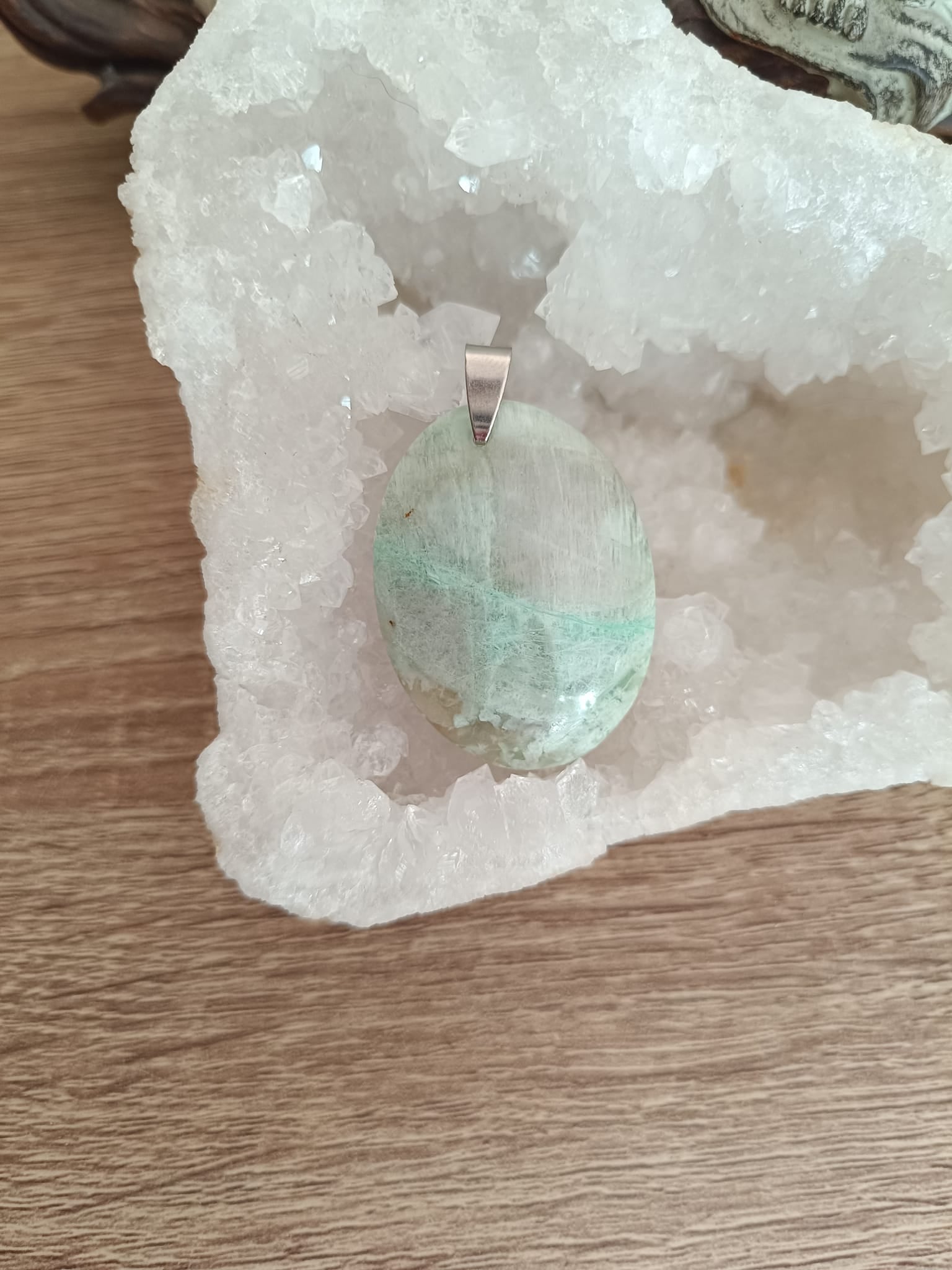 Pendentif en Garniérite (Pierre de lune verte)