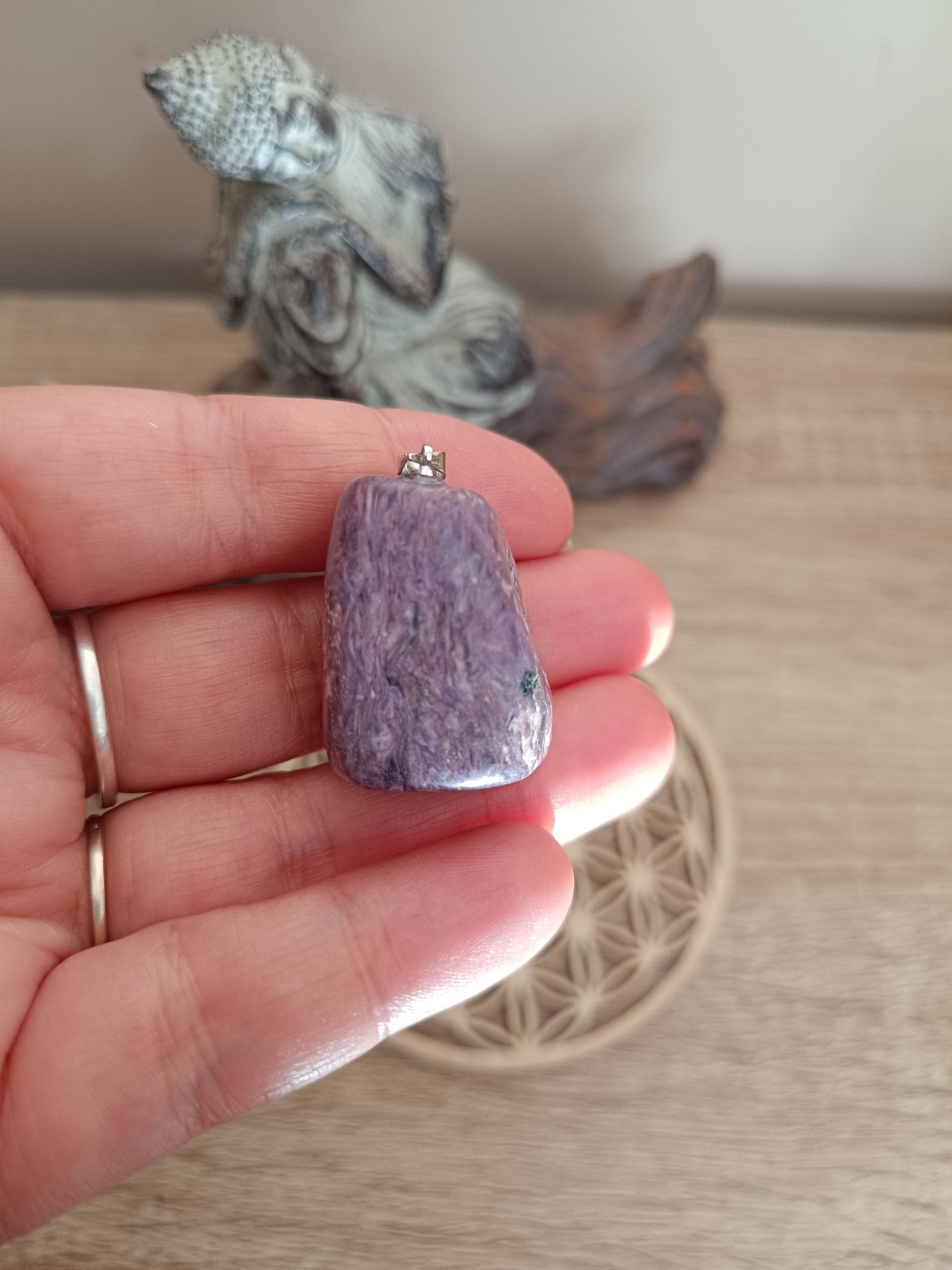 Pendentif en Charoïte