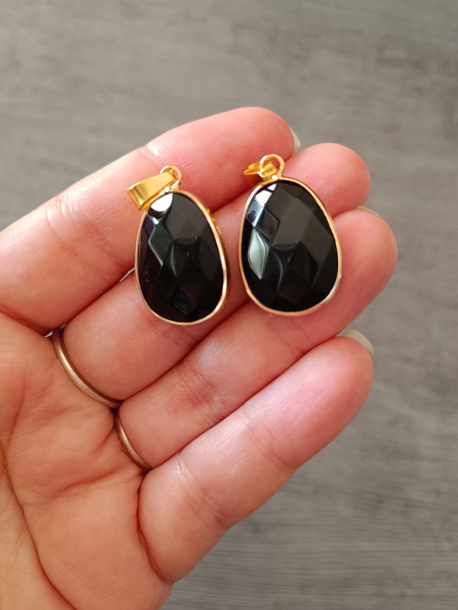 Pendentif serti ovale Obsidienne noire