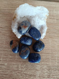 Pierre roulée en Sodalite